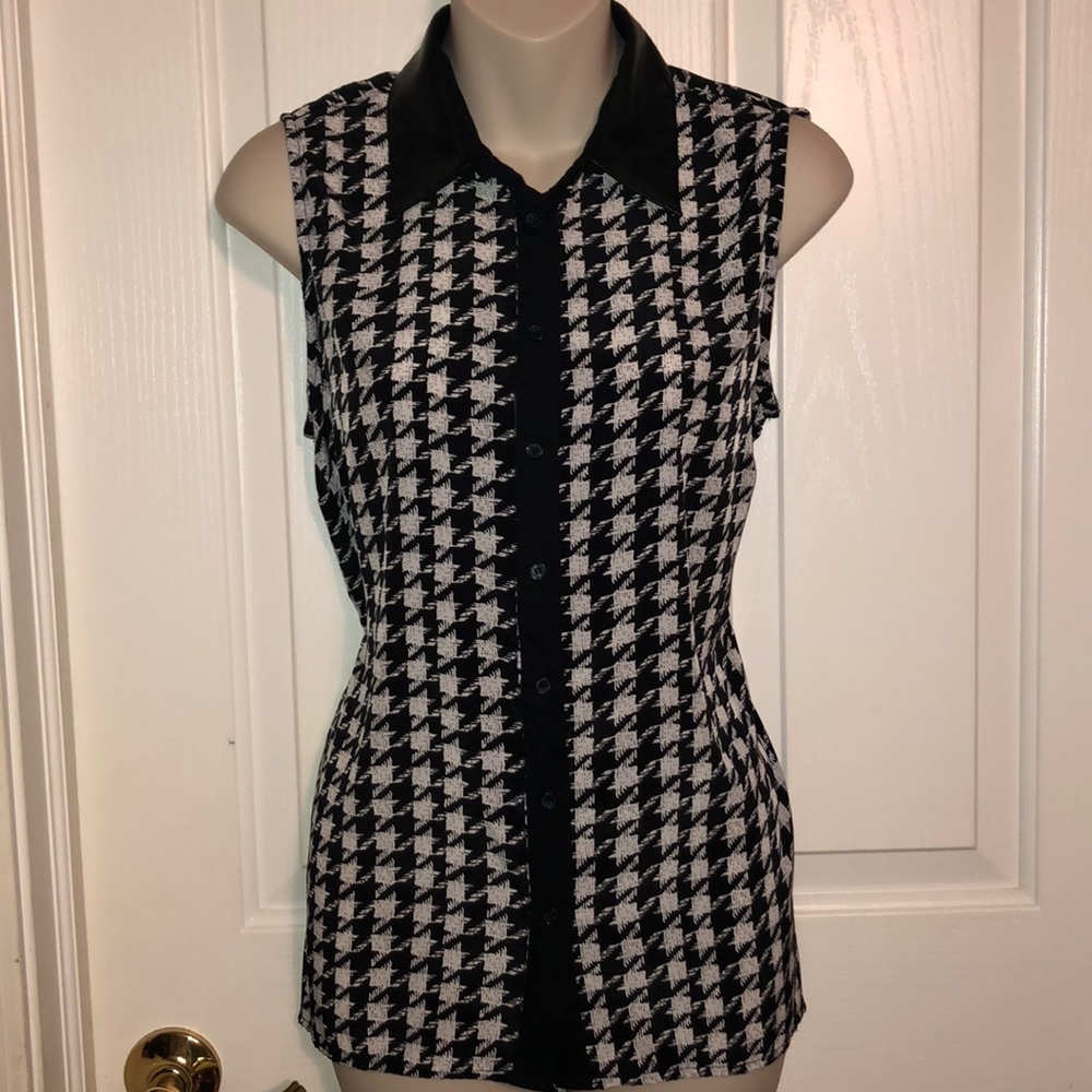Black and White Houndstooth Button Sleeveless Top
